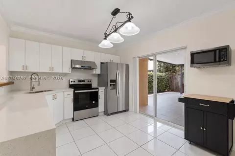Kitchen - 3539 W 76th St #6, Hialeah, FL 33018 photo 1 of 3