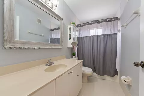 Bath - 3539 W 76th St #6, Hialeah, FL 33018 photo 2 of 3