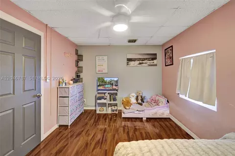 Bedroom - 206 SE 3rd St, Dania Beach, FL 33004 photo 4 of 4