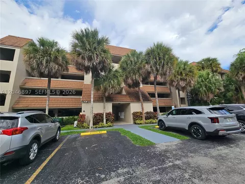 461 Ives Dairy Rd #406-2, Miami, FL 33179