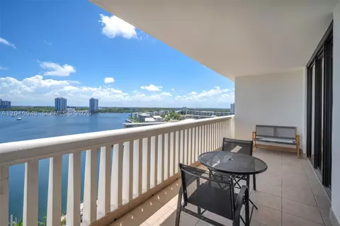 1000 W Island Blvd #1206, Aventura, FL 33160