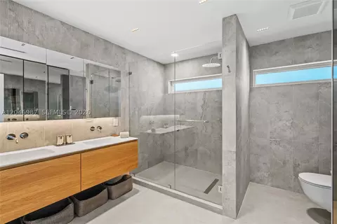 Bath - 9033 Emerson Ave, Surfside, FL 33154 photo 1 of 5
