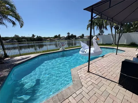4943 SW 33rd Way, Fort Lauderdale, FL 33312