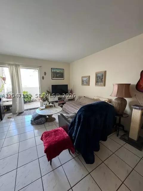 2000 Biarritz Dr #404, Miami Beach, FL 33141