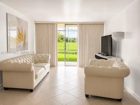 8870 Fontainebleau Blvd #106, Miami, FL 33172