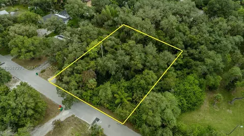 543 E Hickpochee Ave, La Belle, FL 33935 photo 2