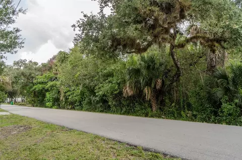 543 E Hickpochee Ave, La Belle, FL 33935 photo 5