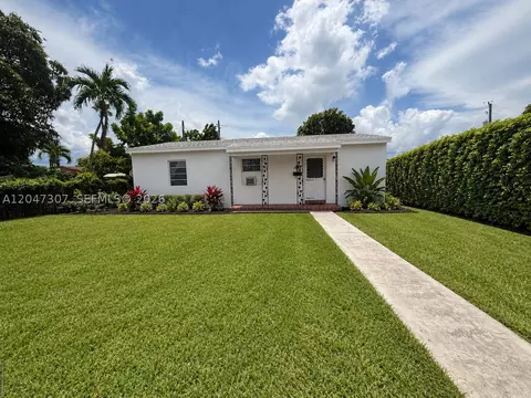 Exterior - 790 E 6th Pl, Hialeah, FL 33010 photo 2 of 6