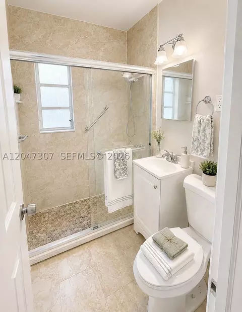 Bath - 790 E 6th Pl, Hialeah, FL 33010 photo 1 of 1