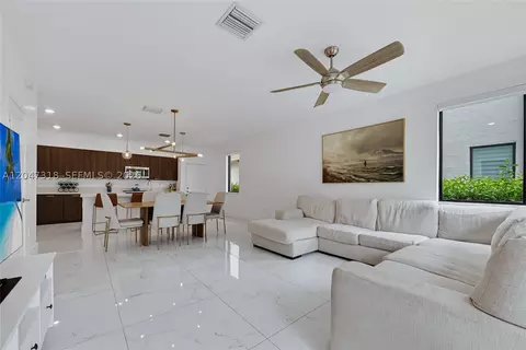 4605 NW 83rd Path, Doral, FL 33166