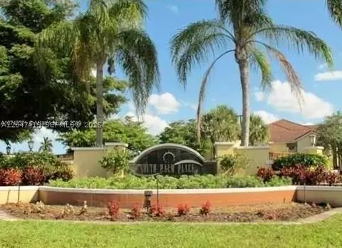 7630 Westwood Dr #305, Tamarac, FL 33321