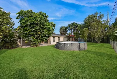 Exterior - 7850 W 16th Ave, Hialeah, FL 33014 photo 2 of 5