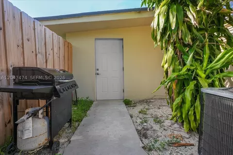 Exterior - 7850 W 16th Ave, Hialeah, FL 33014 photo 3 of 5
