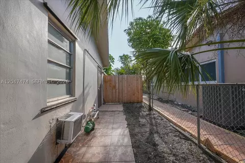 Exterior - 7850 W 16th Ave, Hialeah, FL 33014 photo 4 of 5