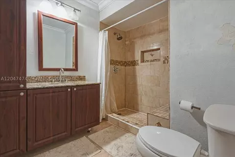 Bath - 7850 W 16th Ave, Hialeah, FL 33014 photo 2 of 4