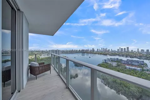 16385 Biscayne Blvd #2707, North Miami Beach, FL 33160