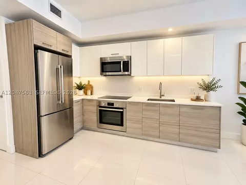 Kitchen - 1300 Brickell Bay Dr #1110, Miami, FL 33131 photo 1 of 3