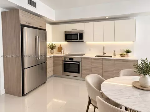 Kitchen - 1300 Brickell Bay Dr #1110, Miami, FL 33131 photo 2 of 3