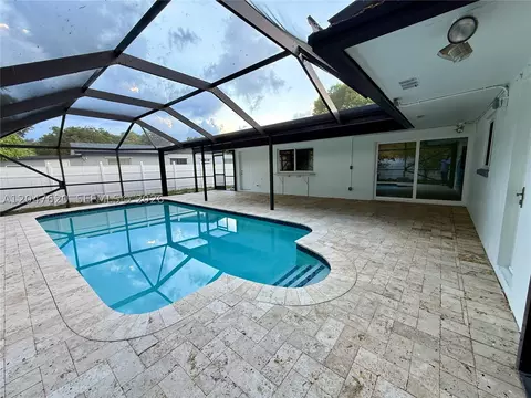 9110 NW 18th Ct, Pembroke Pines, FL 33024