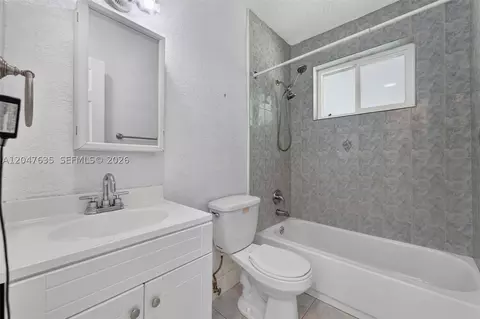 Bath - 17841 SW 112th Pl, Miami, FL 33157 photo 2 of 2