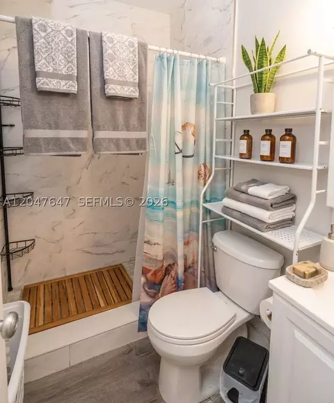 Bath - 525 E 24th St, Hialeah, FL 33013 photo 4 of 4