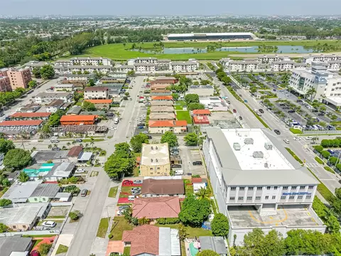 View/Area - 525 E 24th St, Hialeah, FL 33013 photo 3 of 5