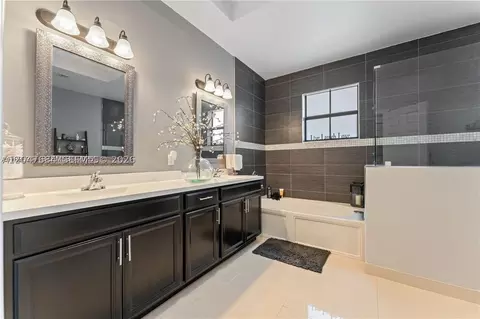 Bath - 14856 SW 27th Ter, Miami, FL 33185 photo 4 of 5