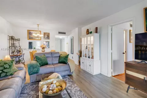 6000 NW 64th Ave #110, Tamarac, FL 33319