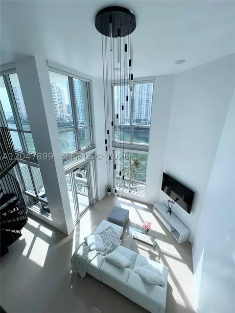 300 S Biscayne Blvd #L-814, Miami, FL 33131