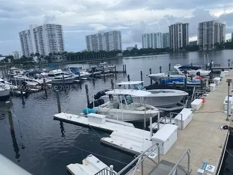 18061 Biscayne Blvd #PH02, Aventura, FL 33160