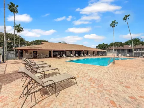 Exterior - 204 E Laurel Dr #1204, Margate, FL 33063 photo 4 of 5