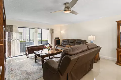 Living - 204 E Laurel Dr #1204, Margate, FL 33063 photo 2 of 4