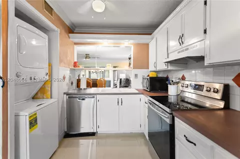 Other - 204 E Laurel Dr #1204, Margate, FL 33063 photo 1 of 17