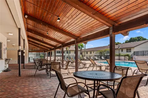 Exterior - 204 E Laurel Dr #1204, Margate, FL 33063 photo 3 of 5