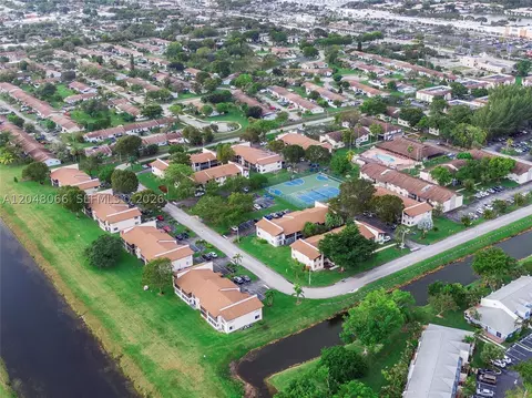 View/Area - 204 E Laurel Dr #1204, Margate, FL 33063 photo 2 of 5
