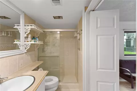 Bath - 204 E Laurel Dr #1204, Margate, FL 33063 photo 2 of 4
