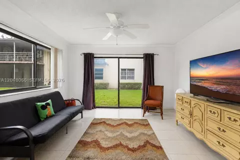 Living - 204 E Laurel Dr #1204, Margate, FL 33063 photo 4 of 4