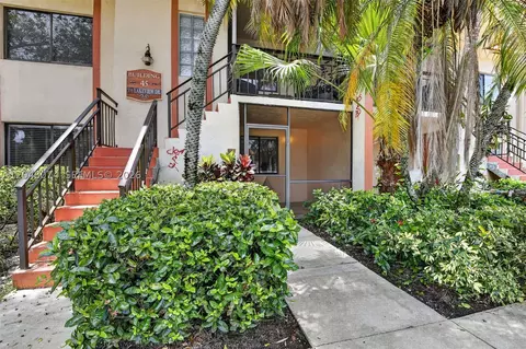 359 Lakeview Dr #102, Weston, FL 33326