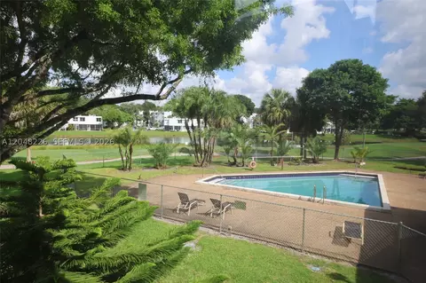 1831 Sabal Palm Dr #208, Davie, FL 33324