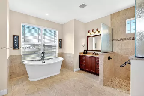 Bath - 5178 SW 93 Ln, Ocala, FL 34476 photo 4 of 7