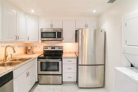 130 Cypress Club Dr #324, Pompano Beach, FL 33060