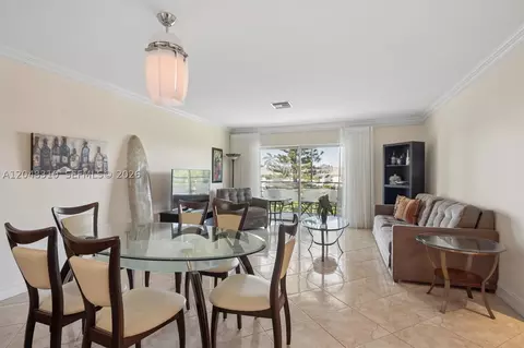 1000 Hillcrest Ct #303, Hollywood, FL 33021