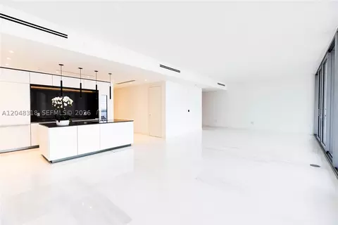 300 Biscayne Boulevard Way #2702E, Miami, FL 33131