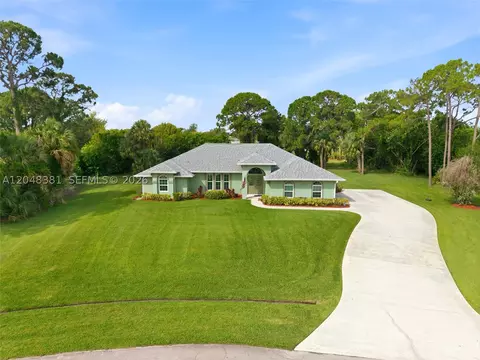 2472 SE Hillard Rd, Port Saint Lucie, FL 34952