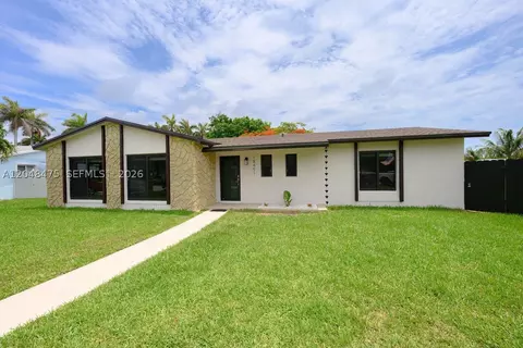 18451 SW 90th Ave, Cutler Bay, FL 33157