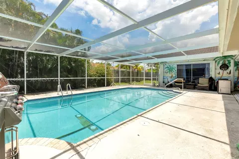 Exterior - 2480 NE 46th St, Lighthouse Point, FL 33064 photo 3 of 6