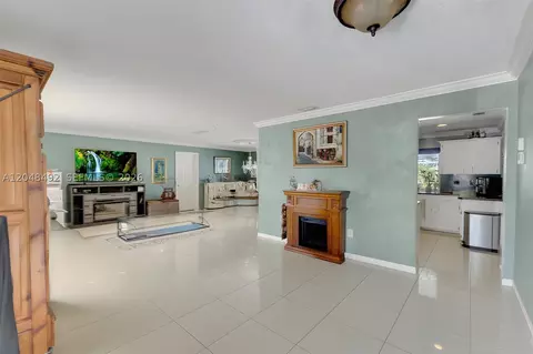 Living - 2480 NE 46th St, Lighthouse Point, FL 33064 photo 2 of 2