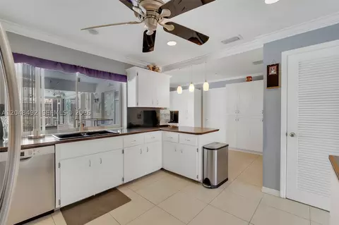 Kitchen - 2480 NE 46th St, Lighthouse Point, FL 33064 photo 3 of 7