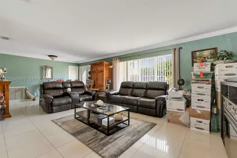 Living - 2480 NE 46th St, Lighthouse Point, FL 33064 photo 1 of 2