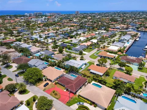 View/Area - 2480 NE 46th St, Lighthouse Point, FL 33064 photo 4 of 5